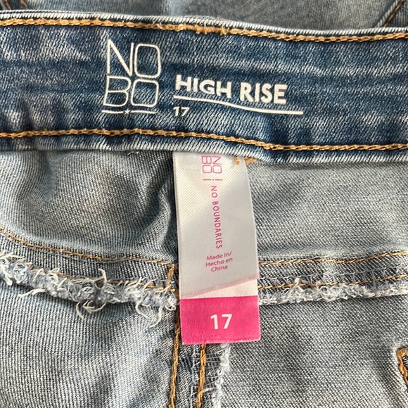 No Boundaries Blue Jean Shorts - Picture 5 of 5